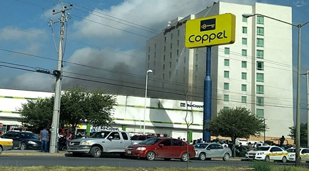 Se incendia tienda departamental