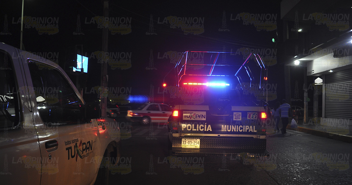 Policías aseguran un auto robado robocarro