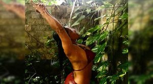 Salma Hayek hace honor a sus 50 con esta sexy foto en bikini