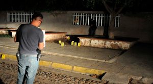 Lo ejecutan a un lado de una primaria