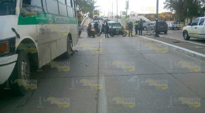 Motociclista se ensarta contra autobús