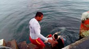Encuentran mujer flotando en el malecón de Veracruz