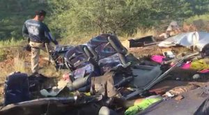 Fuerte choque tráiler y autobús; al menos 10 muertos