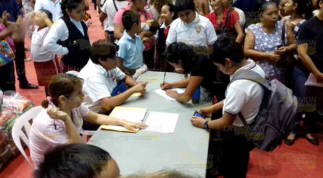 1700 alumnos reciben estímulos educativos 1700 alumnos reciben estímulos educativos1