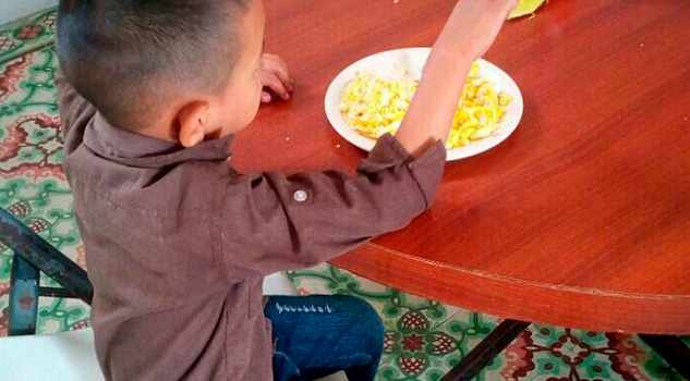 Abandonan a niño hondureño en Coatzacoalcos Abandonan a niño hondureño en Coatzacoalcos