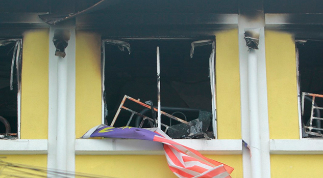 Al menos 23 muertos deja incendio en escuela de Malasia Al menos 23 muertos deja incendio en escuela de Malasia