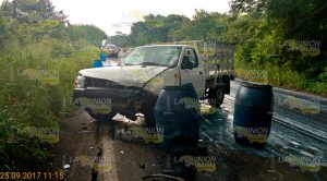 Camioneta Cargada Leche Impacta Autobús