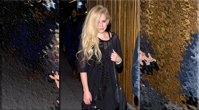 Avril Lavigne regresó a los escenarios después de 3 años de ausencia… ¡Y con su ex! Avril Lavigne regresó a los escenarios después de 3 años de ausencia ¡Y con su ex!