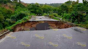 Se partió la carretera San José Acateno - Las Margaritas Estragos Caminos Estatales