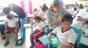 Campaña contra pediculosis en Tantoyuca