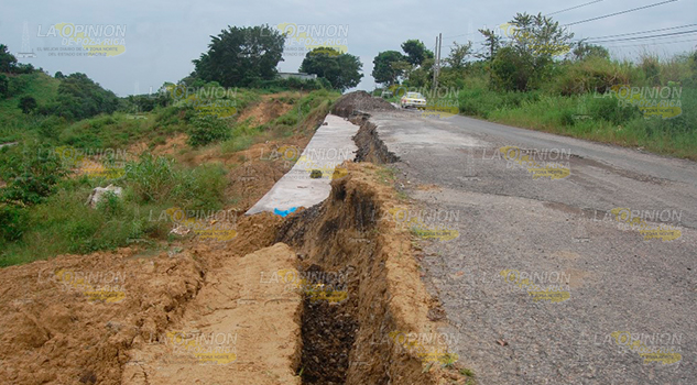 Carretera a punto de cortarse Carretera a punto de cortarse