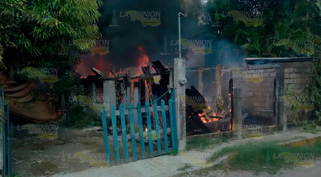 Corto circuito provoca incendio Corto circuito provoca incendio