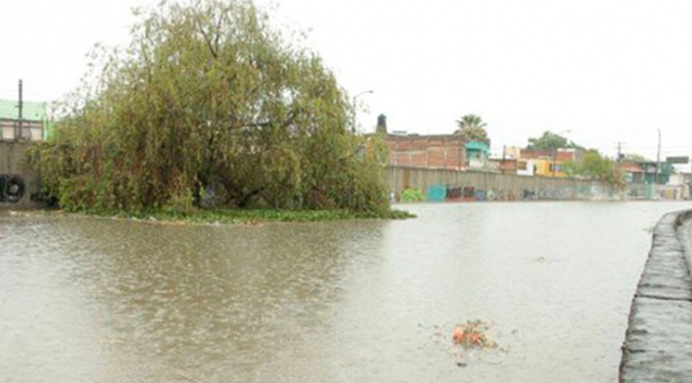 Hallan muerta a menor arrastrada por río, en Michoacán Desaparece menor