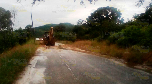 Deslaves en carreteras y arroyos desbordados Deslaves en carretera 2