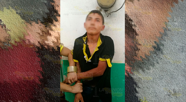 Desnudan a un ladrón! Desnudan a un ladrón