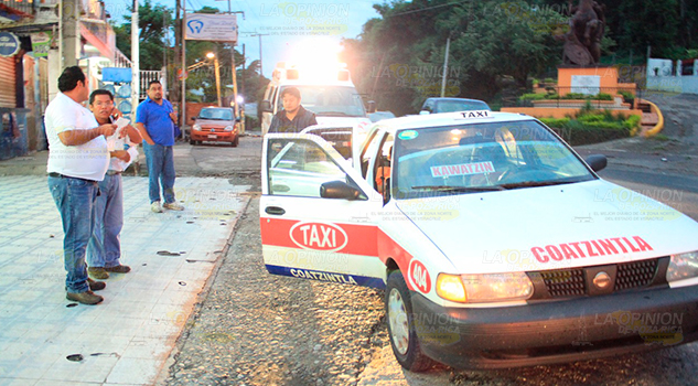 Camión choca auto de alquiler EL CONDUCTORtorton4
