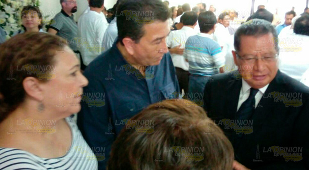 El ex Gobernador Flavino Ríos acude al funeral de Juan Nicolás Callejas El ex Gobernador Flavino Ríos acude al funeral de Juan Nicolás Callejas