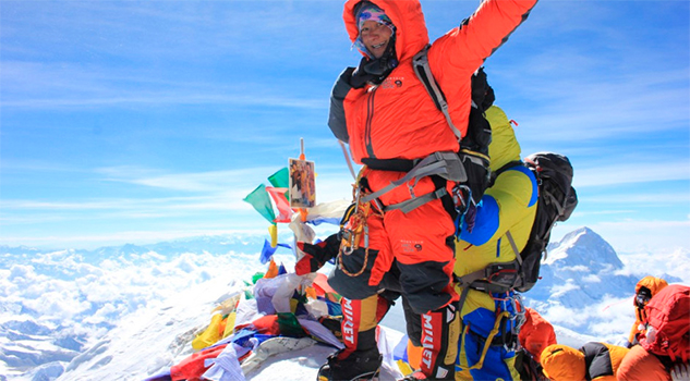 Ella es la primera mujer en escalar dos veces el monte Everest en cinco días Ella es la primera mujer en escalar dos veces el monte Everest en cinco días