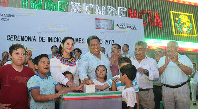 Encienden adornos tricolores Encienden