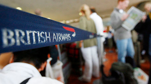 Evacuan avión en el aeropuerto de París por incidente de seguridad Evacuan avión en el aeropuerto de París por incidente de seguridad