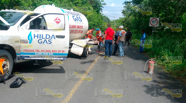 Fuerte carambola a la entrada de Venustiano Carranza Fuerte Carambola Pipa Gas