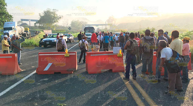 Habitantes de El Palmar bloquearon la carretera federal Matamoros Puerto Juárez Habitantes de la comunidad