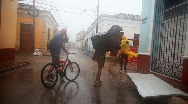 El huracán Irma baja a categoría 3, pero se espera que aumente su fuerza Huracán Irma Categoría Tres