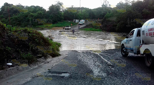 Incomunicados por el nivel del río en El Salto INCOMUNICADOSHORAS