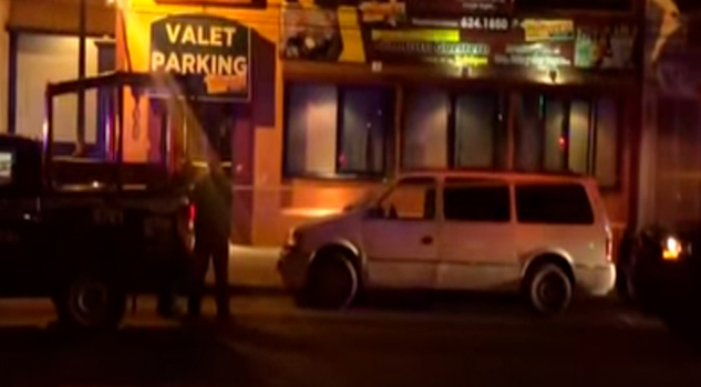 Vídeo: Grupo armado ataca bar y mata a cinco personas