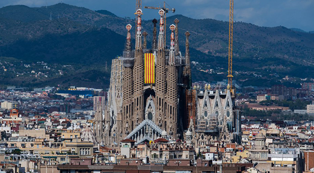 La policía catalana acordona la Sagrada Familia: operativo comprobó que fue falsa alarma La policía catalana acordona la Sagrada Familia operativo comprobó que fue falsa alarma