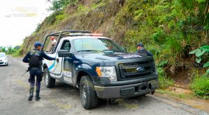 Le cayo un alud de tierra
