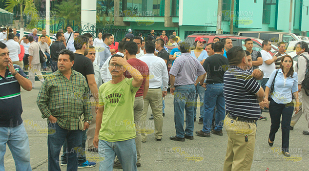 PEMEX ya no tiene recursos ni obreros PEMEX ya no tiene recursos ni obreros