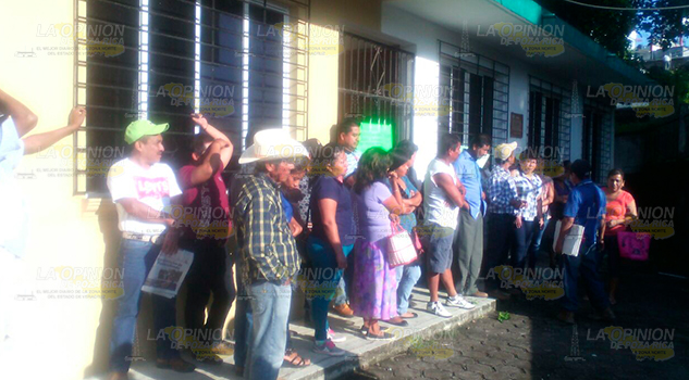 Padres de familia toman instalaciones de Telesecundaria Padres Familia Toman Telesecundaria