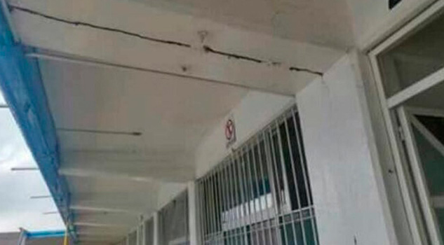 Padres y maestros suspenden clases en 9 escuelas dañadas por sismo Padres Maestros Suspenden Clases