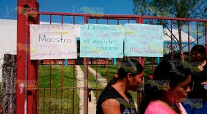 Padres de familia toman escuela primaria Emiliano Zapata Padres Familia toman Escuela Primaria