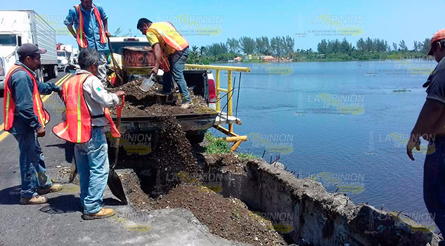 Reparan socavón en Casitas Reparan socavón en Casitas