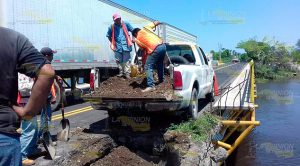 Reparan socavón en Casitas