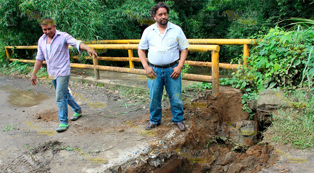 Se desborda el arroyo “La Palma” Se desborda el arroyo “La Palma”