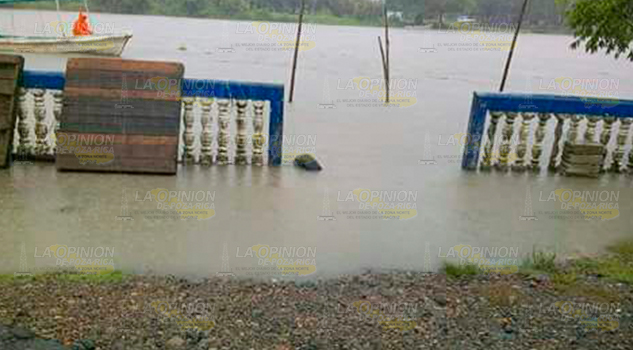Se desborda el río Carvajal Se desborda el río Carvajal en Tamalin1