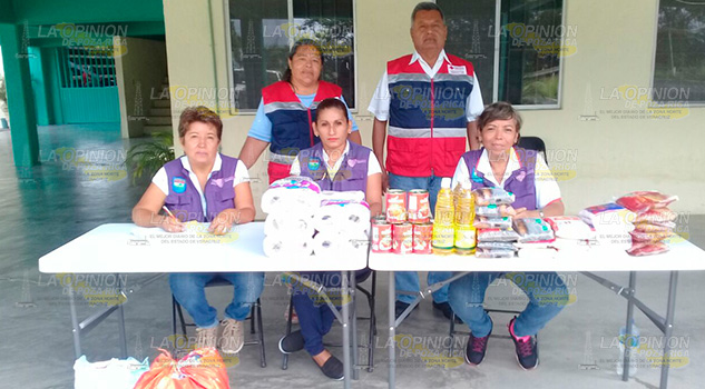 Se instala centro de acopio en el auditorio municipal en Tempoal Se instala centro de acopio en el auditorio municipal en Tempoal