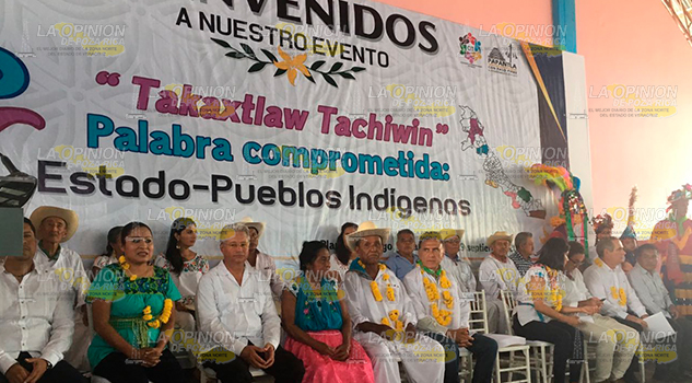 Miguel Ángel Yunes Linares anuncia rehabilitación de carretera Takaxtlaw Tachiwin Estado Pueblos Indígenas