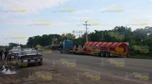 Trailer se ladeó con tanque de 40 toneladas