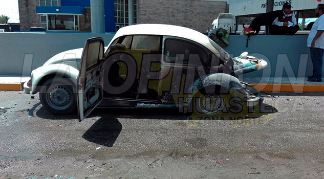 Volkswagen arde en la avenida de la Industria