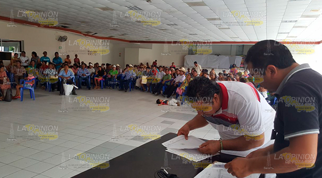 Les retrasan apoyos a los damnificados