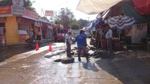 Enorme fuga de agua: CAEV ni sus luces