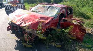 ¡Casi mueren prensados en la carretera!