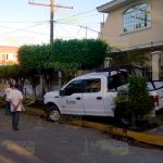 Encontronazo Jetta impacta camioneta de Pemex