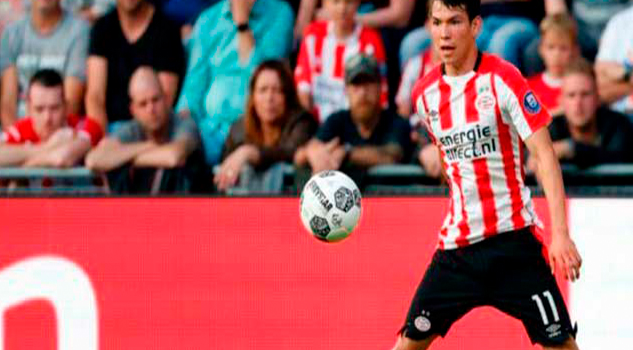 Hirving Lozano recibe su primera expulsión en Europa