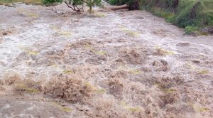 Crecen los arroyos por fuerte lluvia