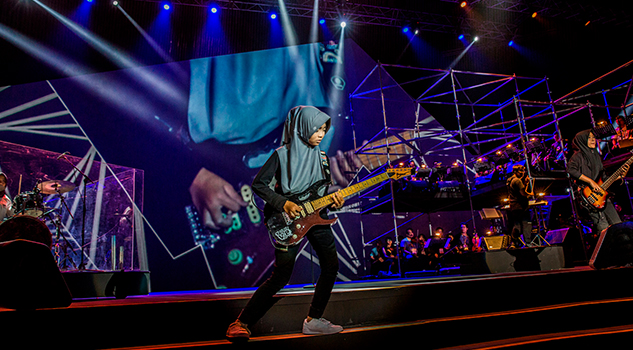 Estas chicas destrozan las cuerdas de sus guitarras y los estereotipos